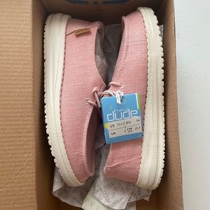 YOUTH HEY DUDE SHOES...SIZE YOUTH 2...NEW IN BOX